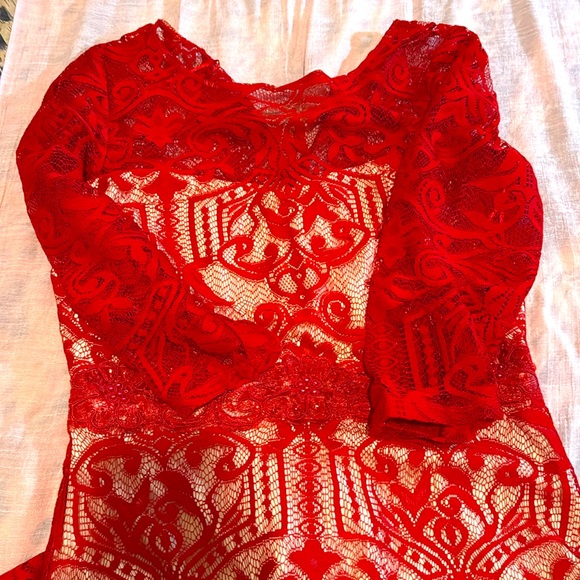 Beautiful red dress - Picture 2 of 6